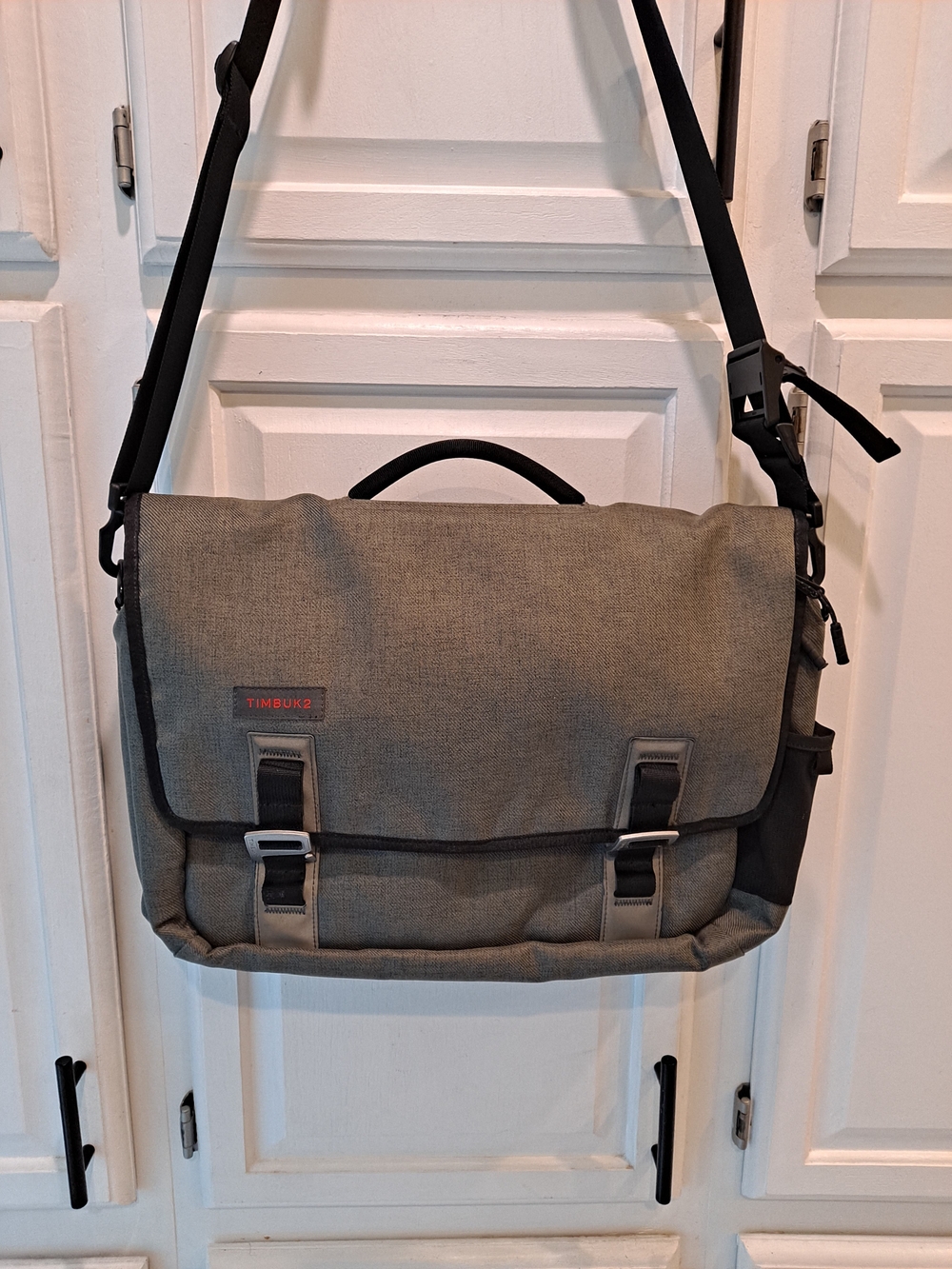 Timbuk2 Command Gray Messenger Bag Classic Shoulder Courier Commuter